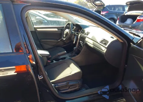 2018 Volkswagen Passat 2.0T R-Line/2.0T S из США, поврежденный, VIN 1VWAA7A30JC011158